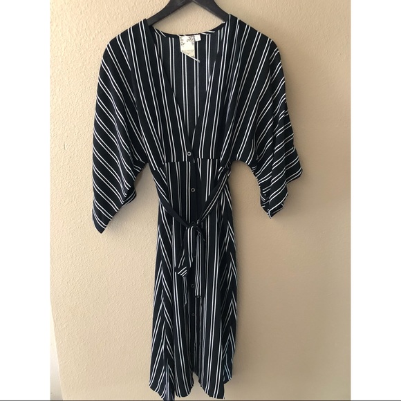 Striped kimono sleeve deep v neckline dress - Picture 6 of 7